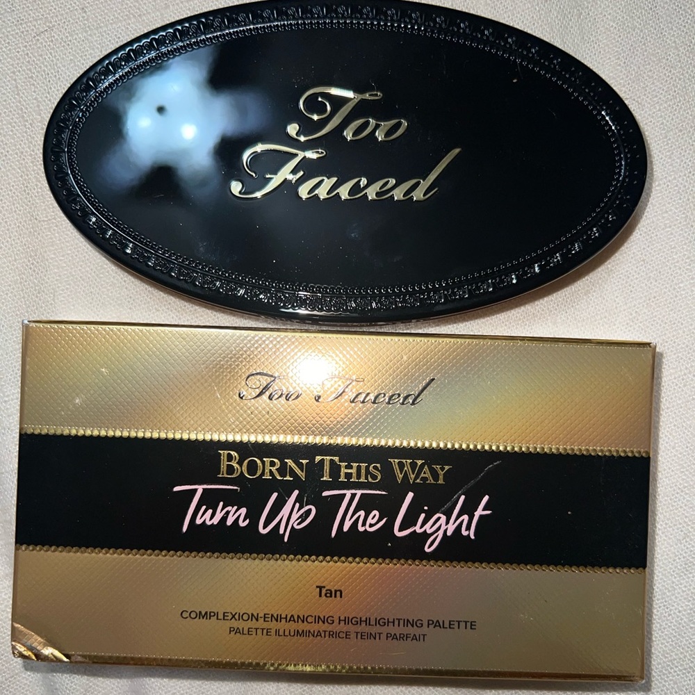 TOO FACED  Born This Way Turn Up the Light Highlighting Palette SHADE: TAN